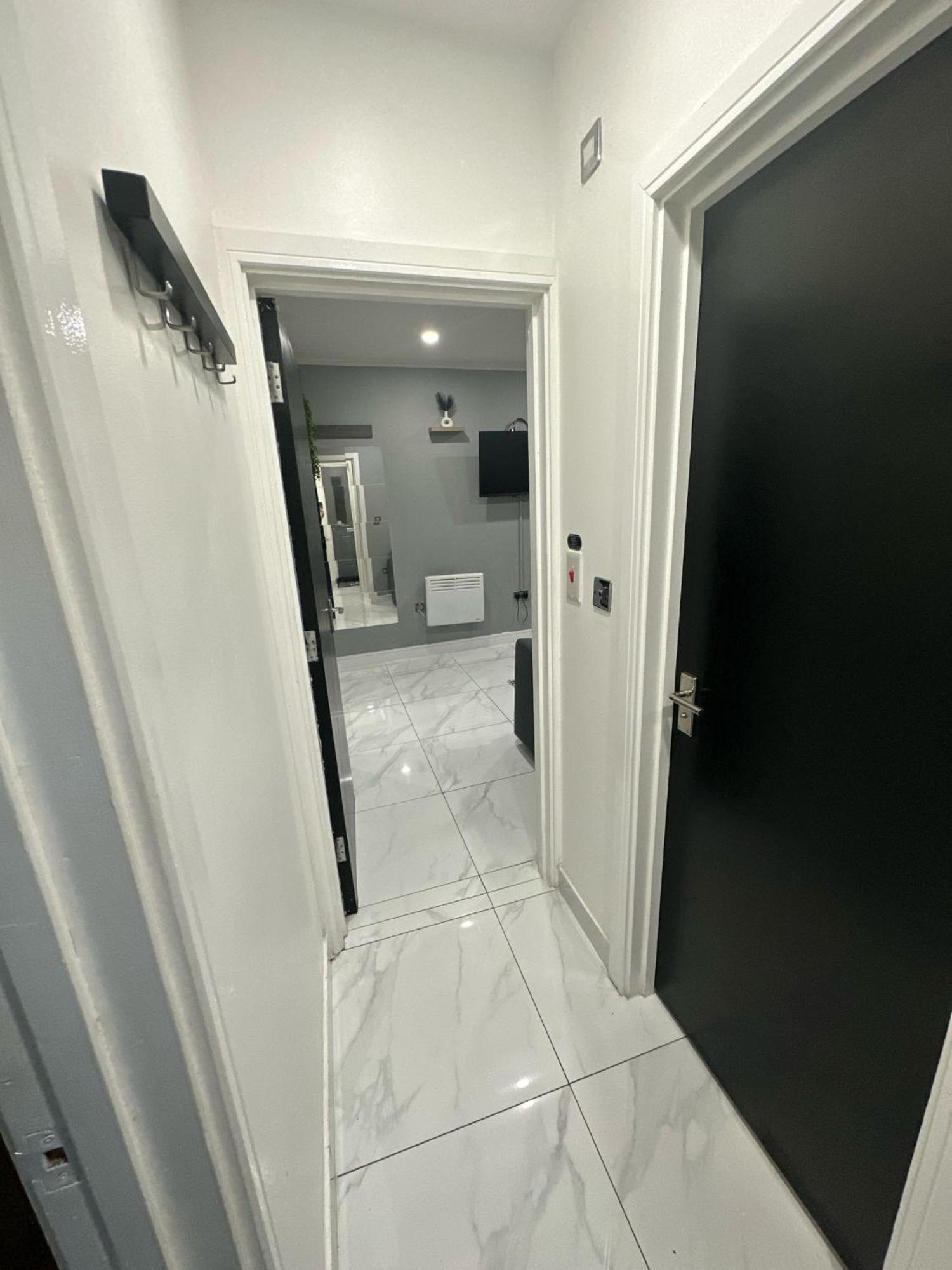 Apartment 2 Bedroom Flat With Hot Tub *