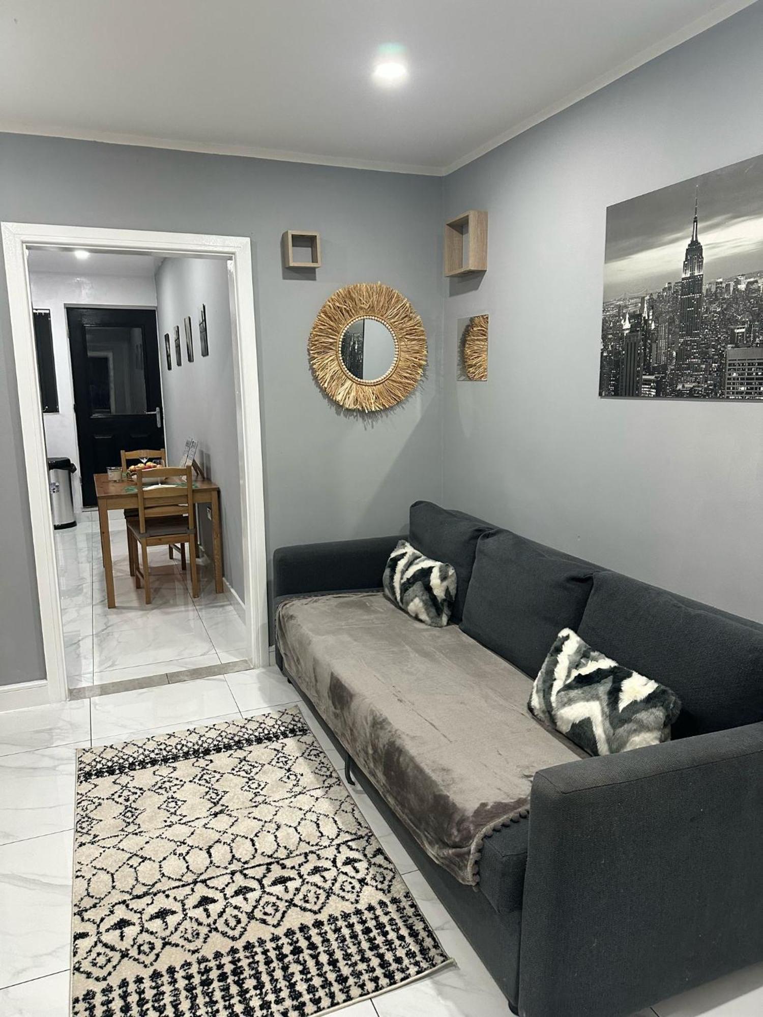 Apartment 2 Bedroom Flat With Hot Tub Cardiff