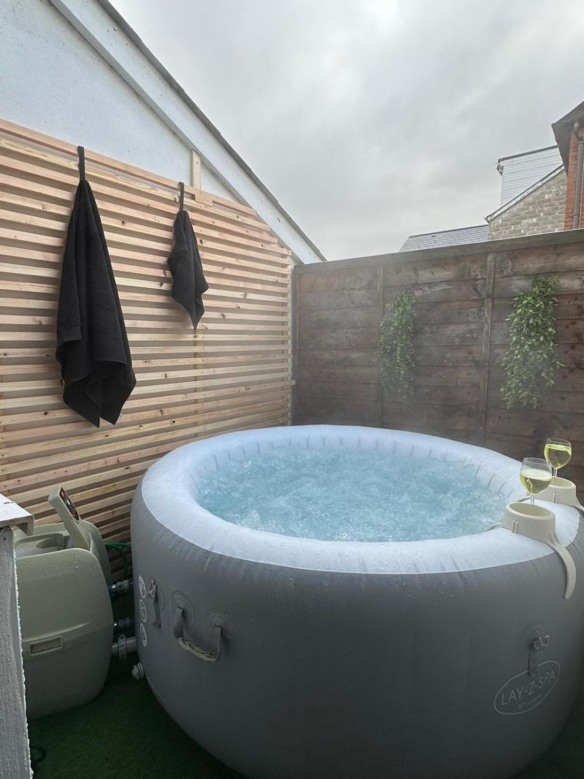 2 Bedroom Flat With Hot Tub Cardiff