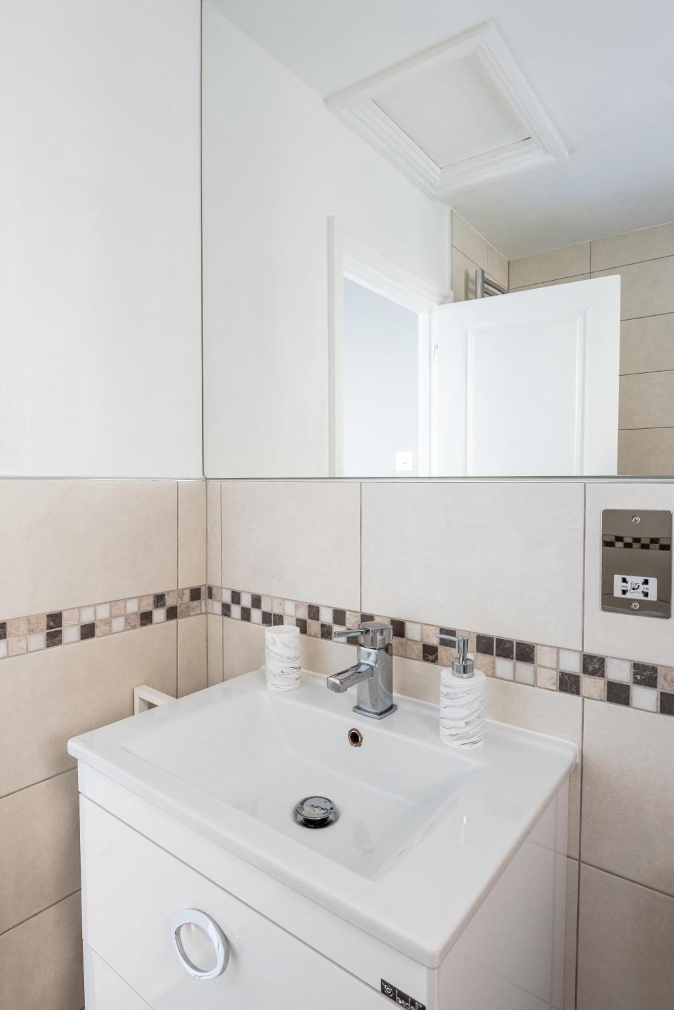Prime Location Pontcanna Modern 2 Bedroom With Privat Parking * Cardiff