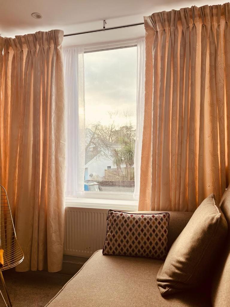 Blessings Of Peace Away From Homestay Cardiff