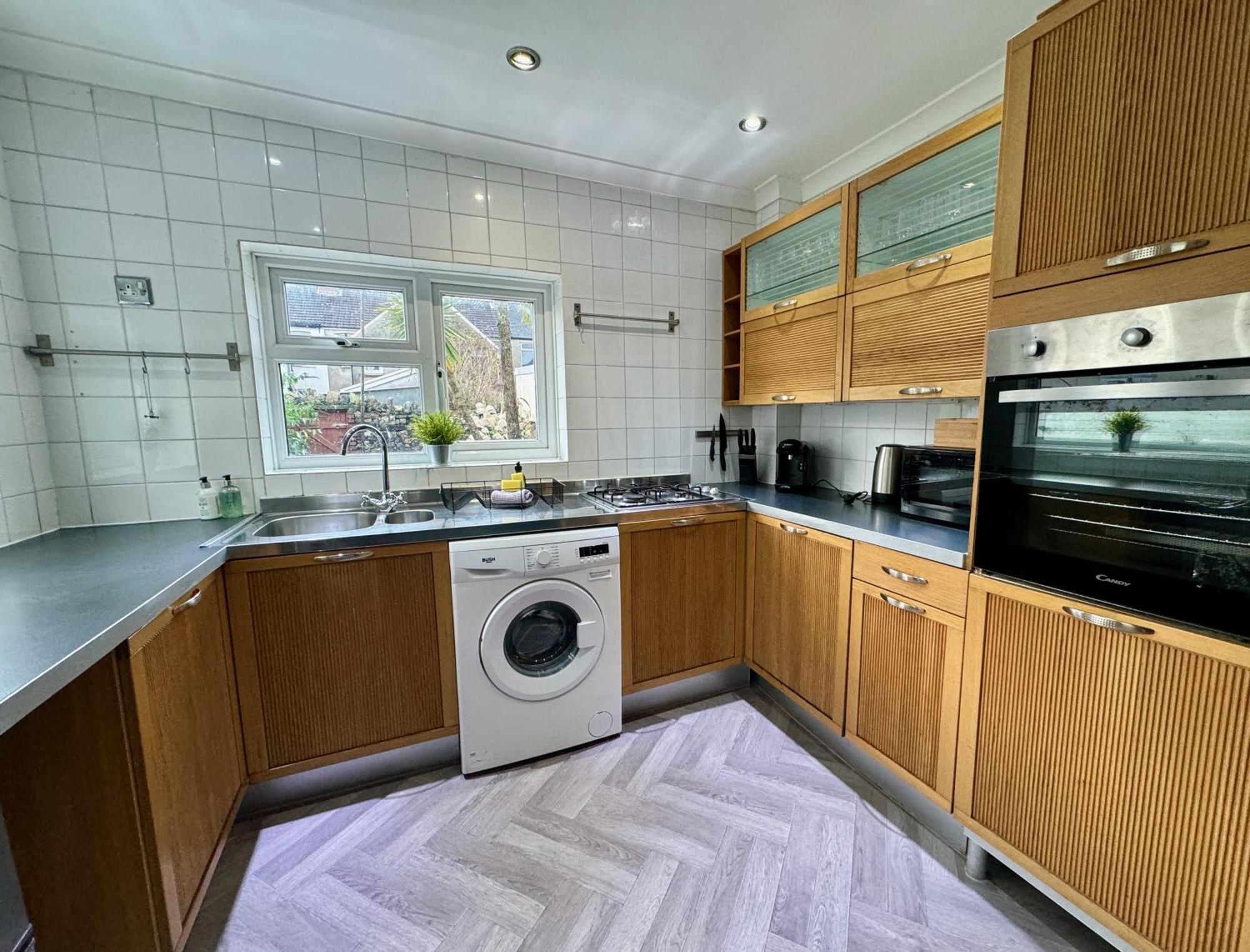 Large Citycentre Townhouse & Hot Tub, Pool Table And Offroad Parking Cardiff