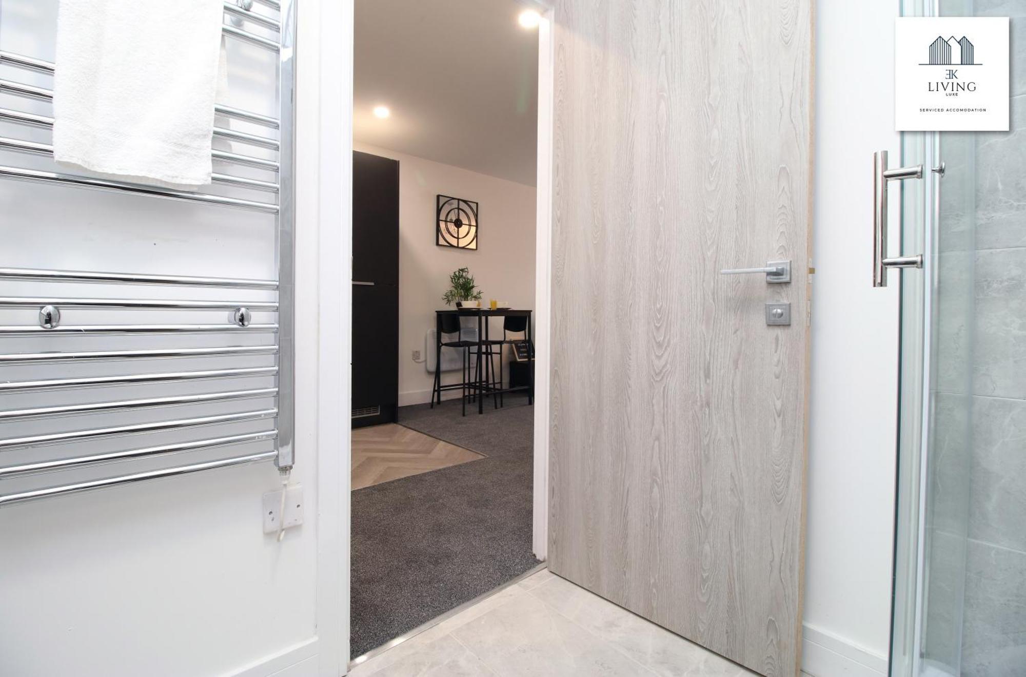 Apartment New Modern By Ekliving Luxe Cardiff