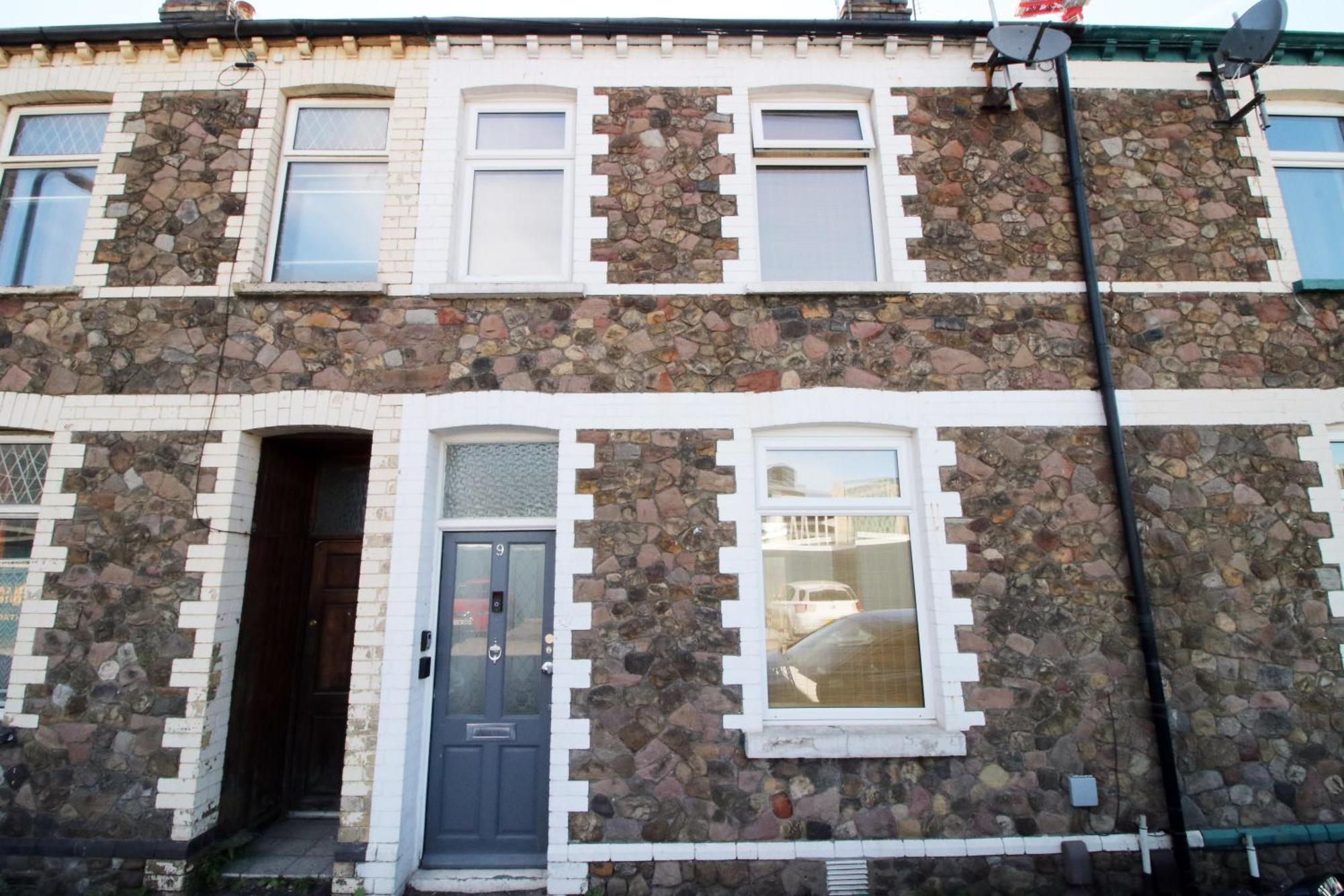 - 3 Bedroom - Free Parking - Walk To Shopping Town Centre And Castle *