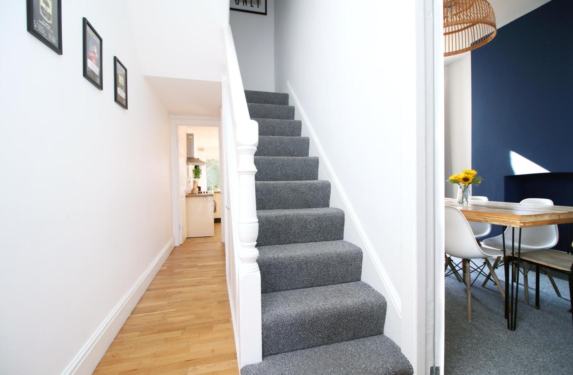 Holiday home - 3 Bedroom - Free Parking - Walk To Shopping Town Centre And Castle Cardiff