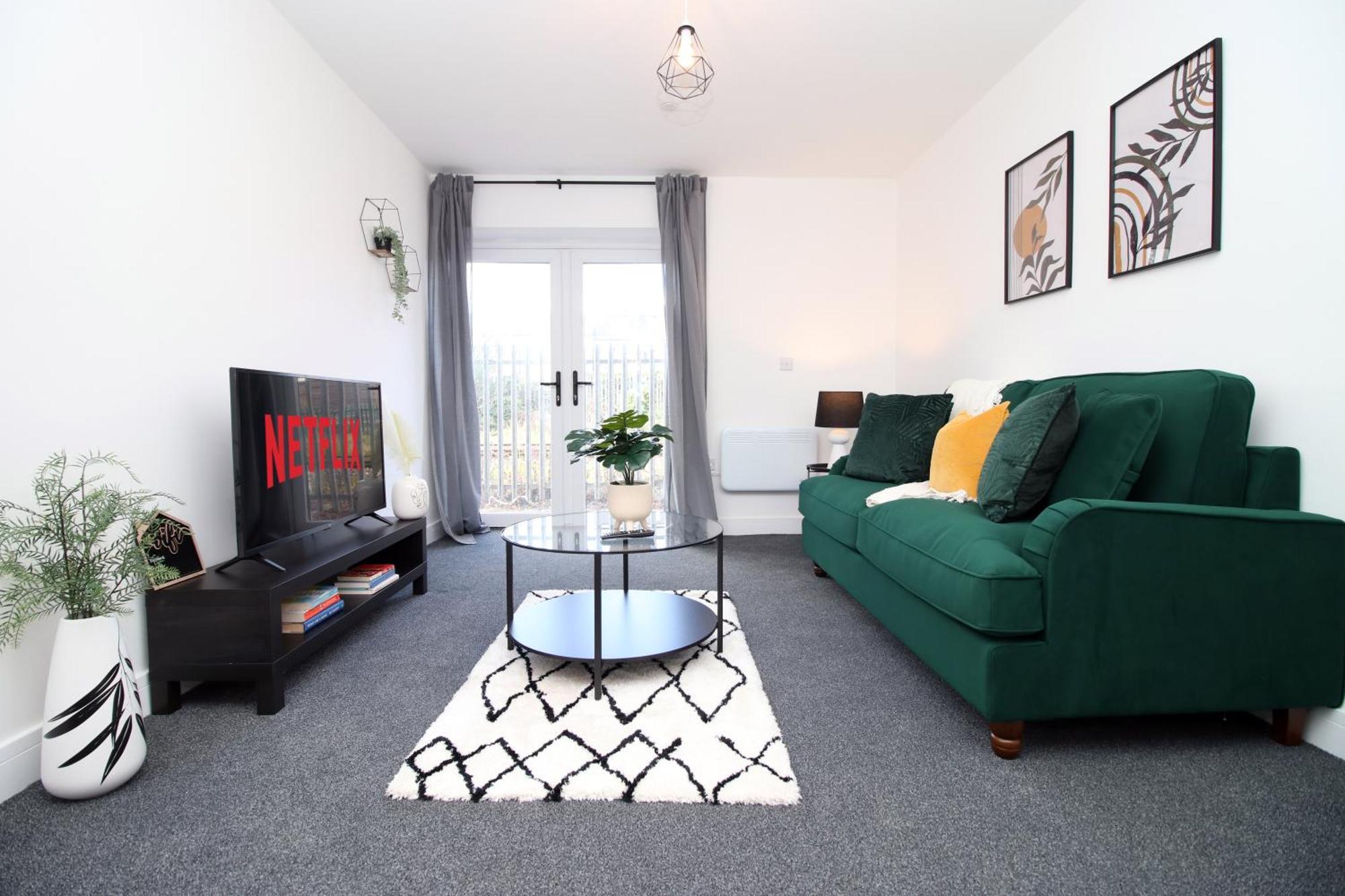 New Modern By Ekliving Luxe * Cardiff