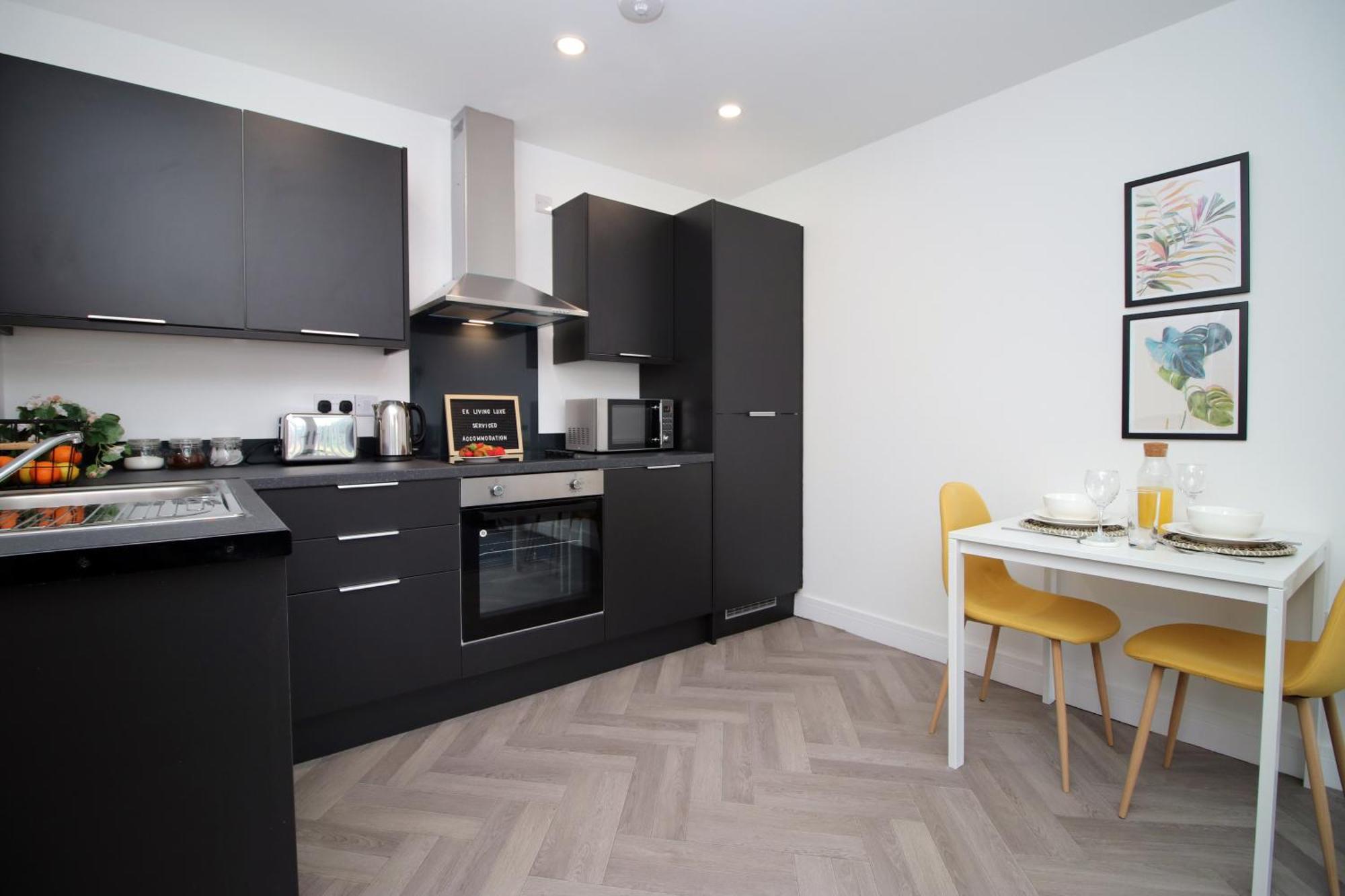 New Modern By Ekliving Luxe * Cardiff