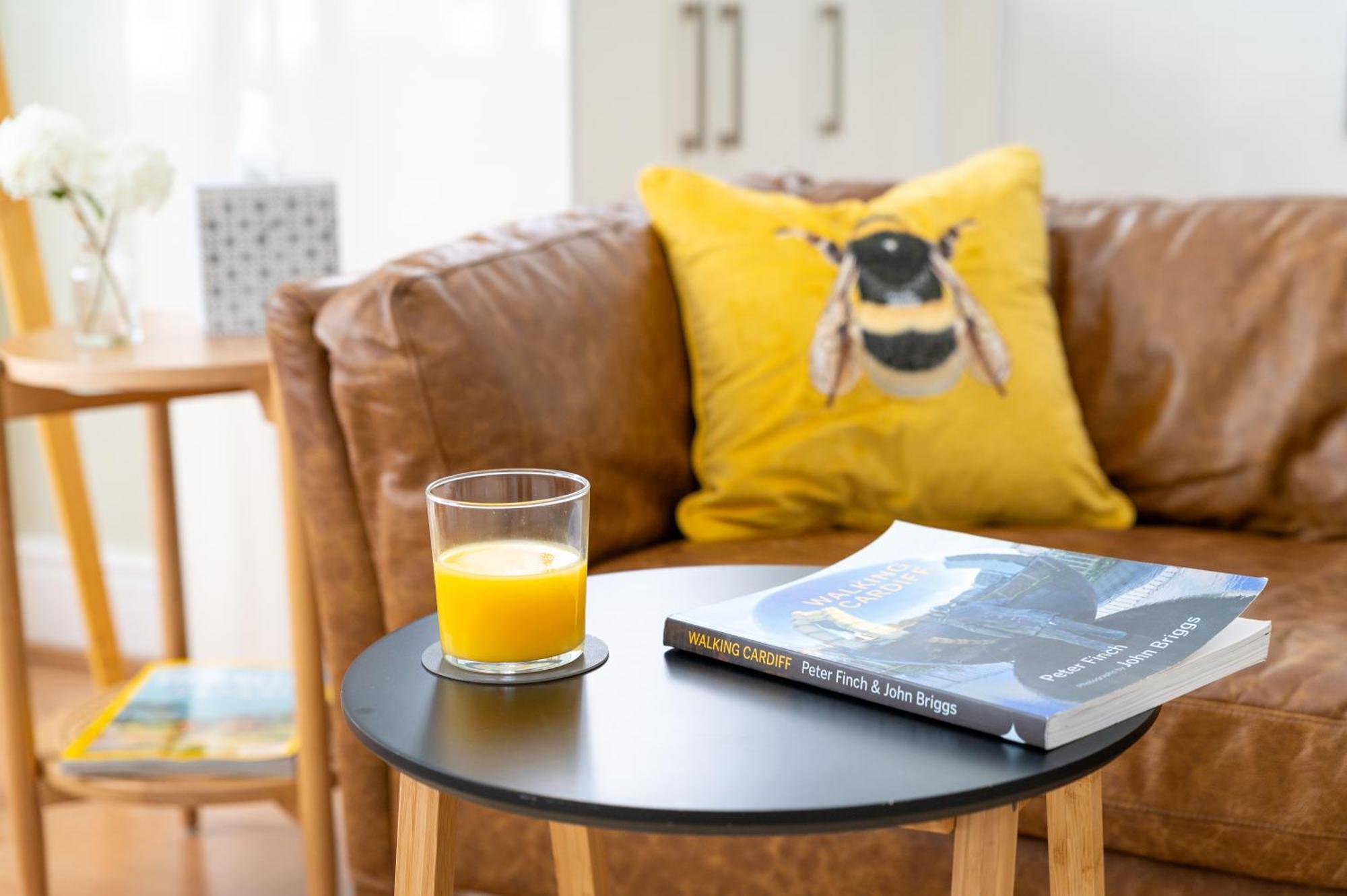 Prime Location Pontcanna Modern 2 Bedroom With Privat Parking