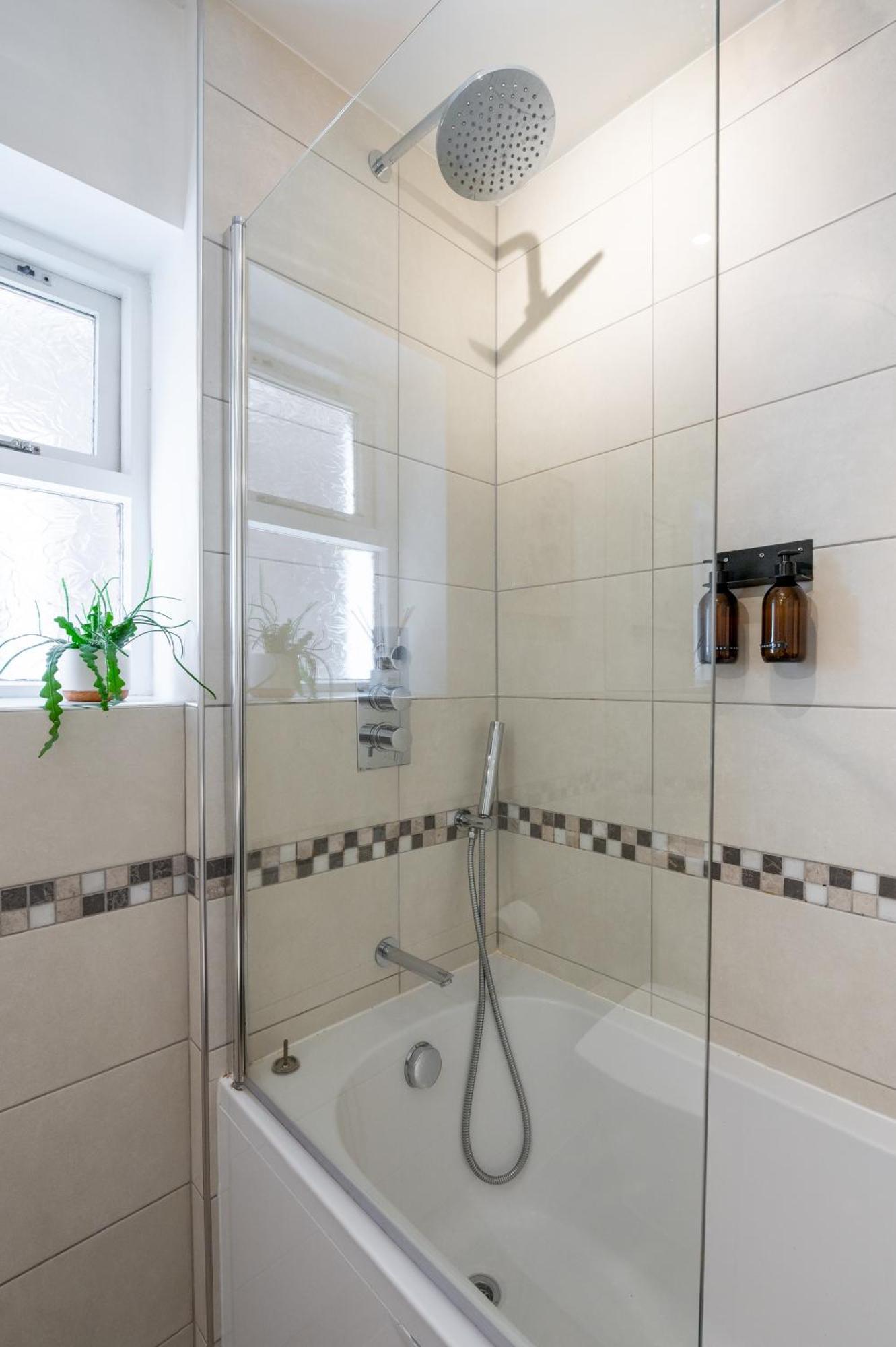 Prime Location Pontcanna Modern 2 Bedroom With Privat Parking Apartment