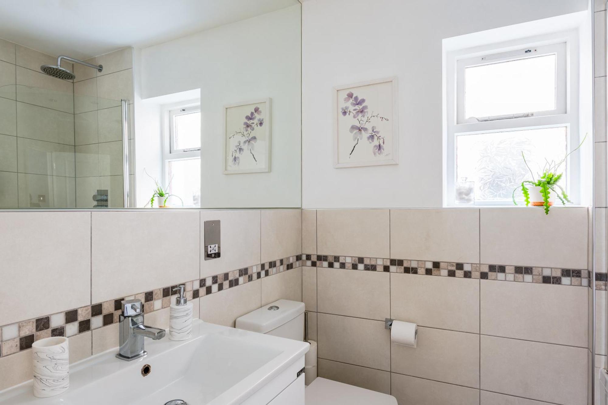 Prime Location Pontcanna Modern 2 Bedroom With Privat Parking Apartment