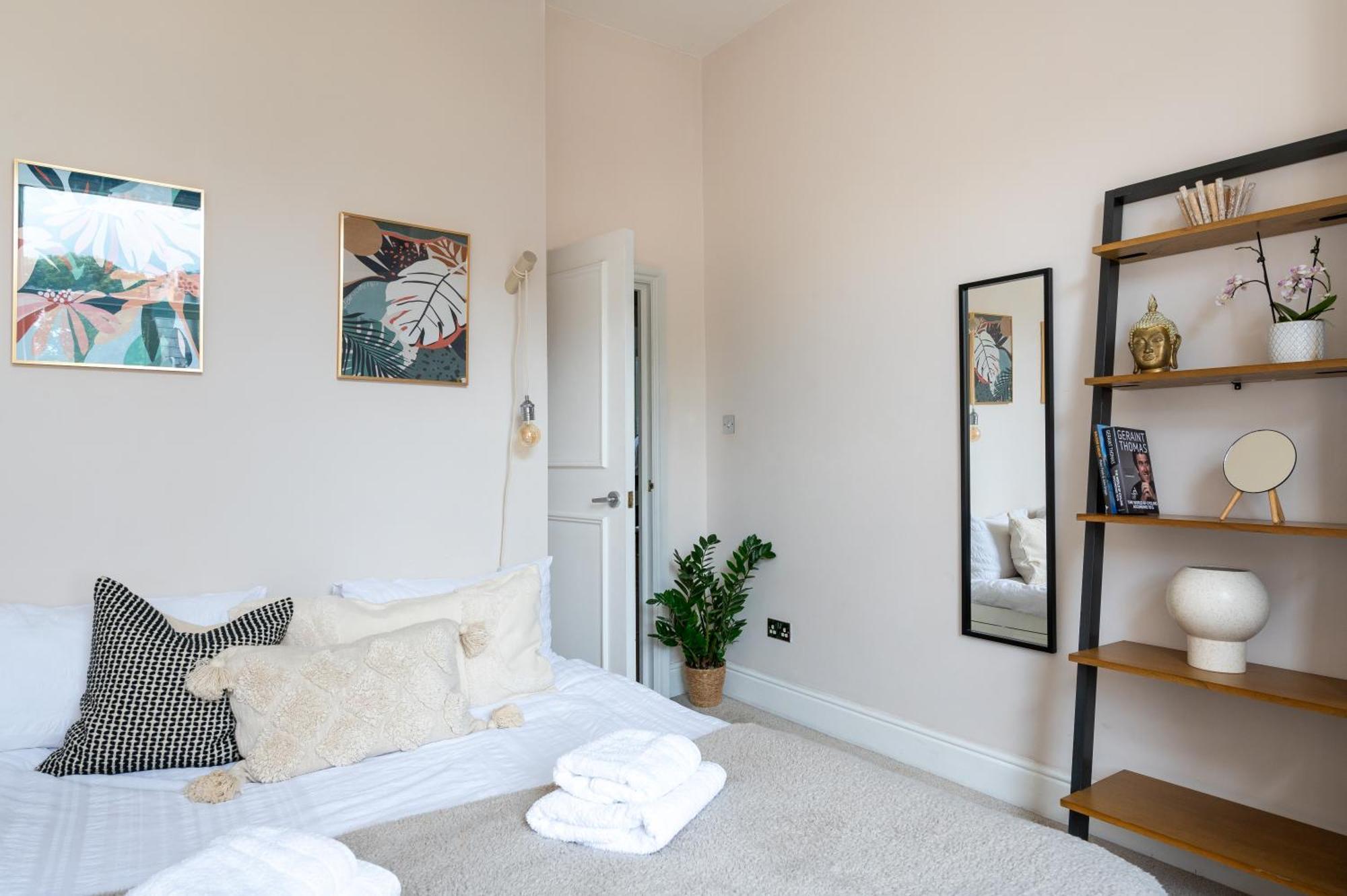 Prime Location Pontcanna Modern 2 Bedroom With Privat Parking Apartment Cardiff