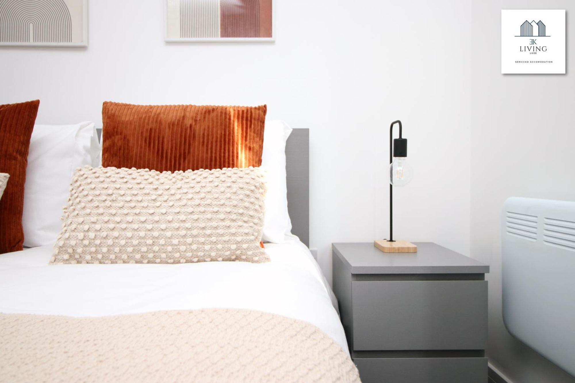 New Modern By Ekliving Luxe * Cardiff