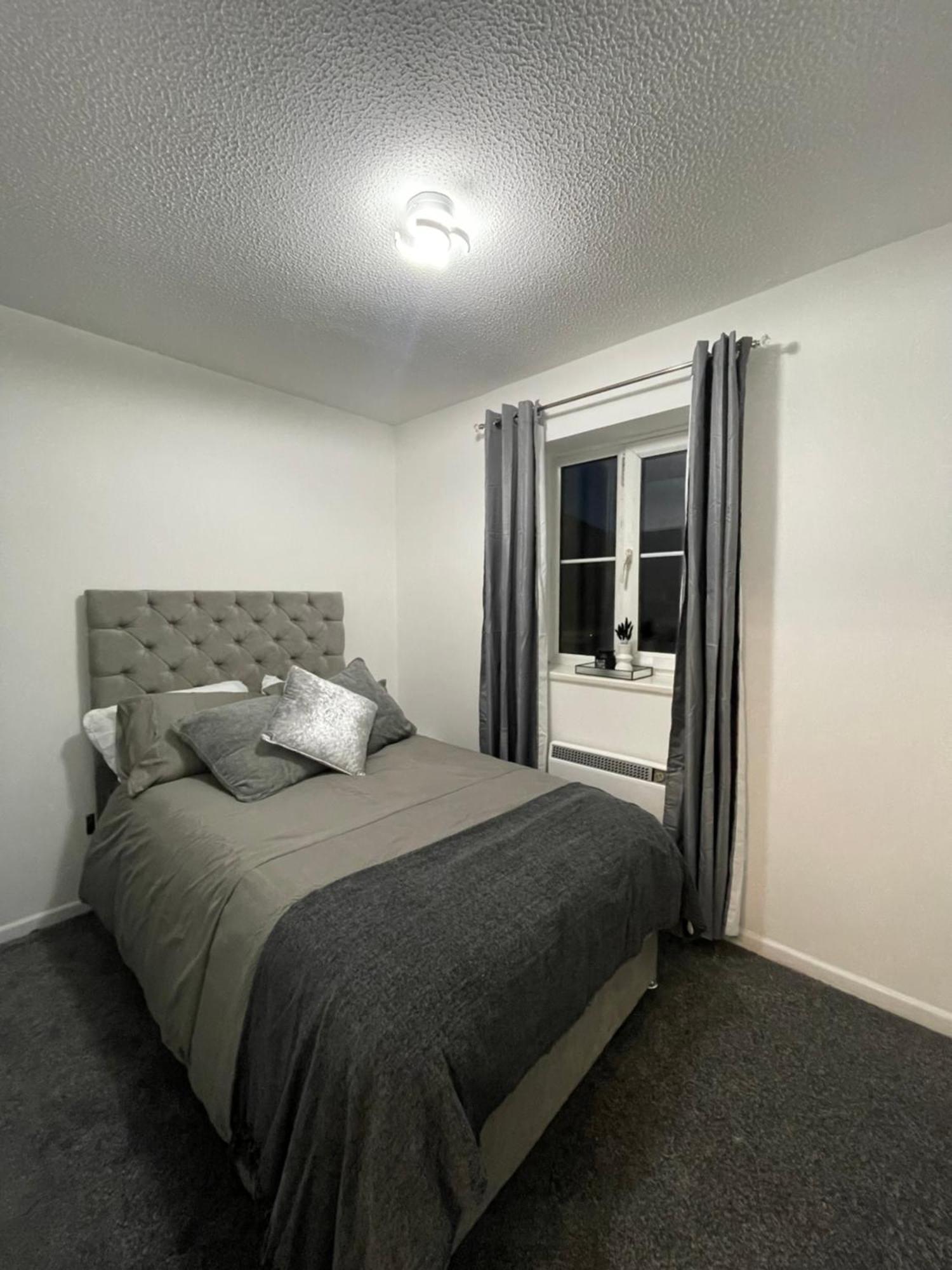 Apartment Bay With Parking *