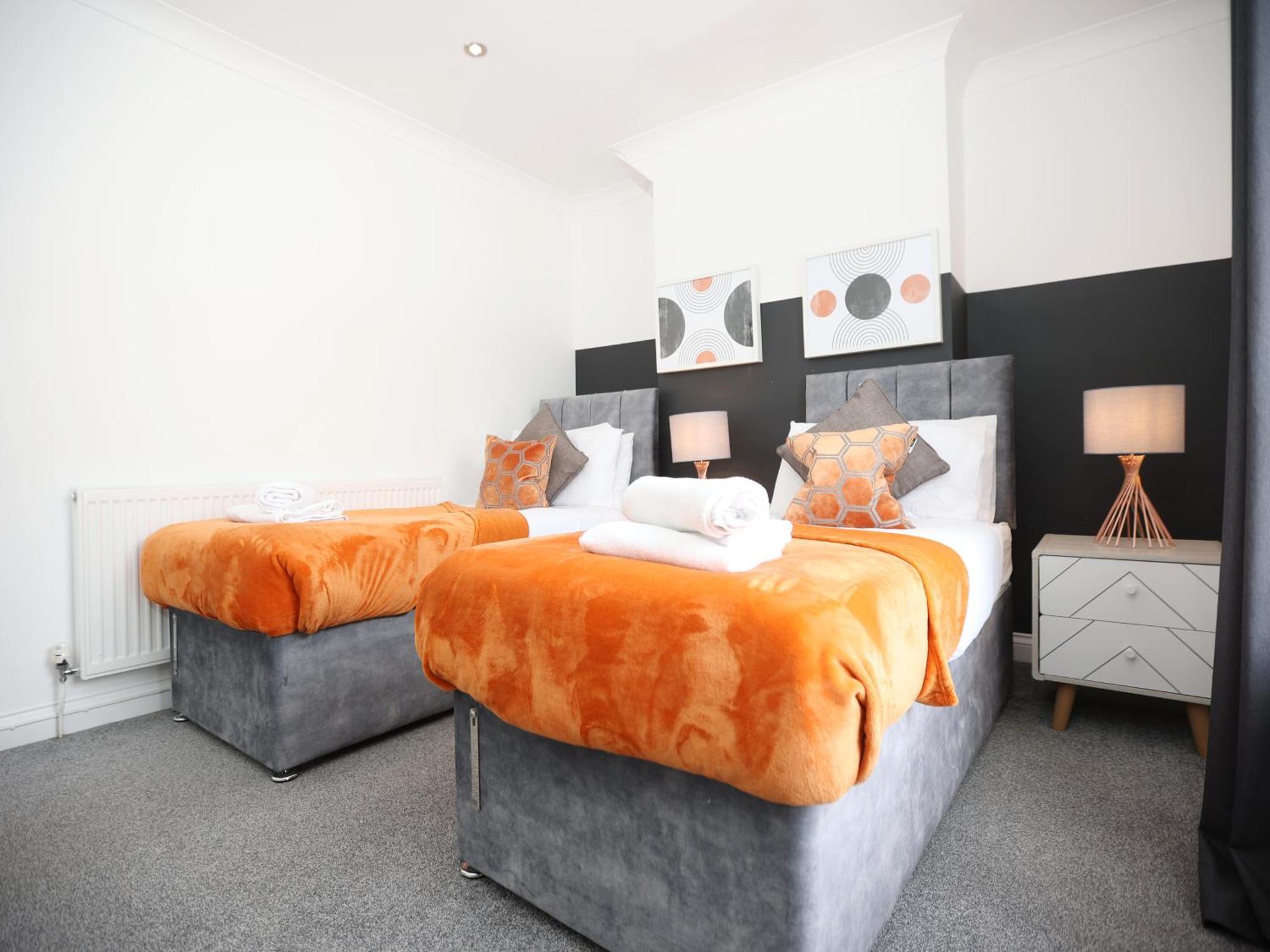 Kerry Croy - Lovely House, Fantastic Location With Free Parking, Perfect For Contractors And Workers Apartment *