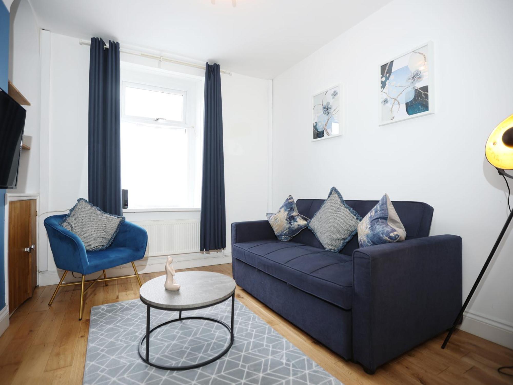 Apartment Kerry Croy - Lovely House, Fantastic Location With Free Parking, Perfect For Contractors And Workers *