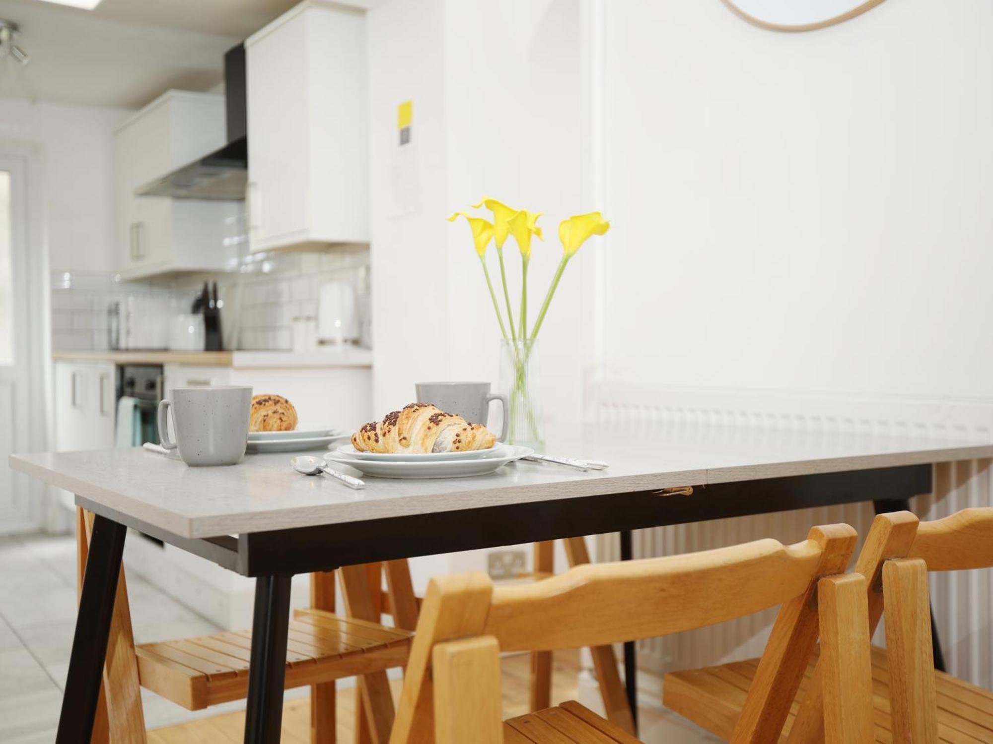 Apartment Kerry Croy - Lovely House, Fantastic Location With Free Parking, Perfect For Contractors And Workers *