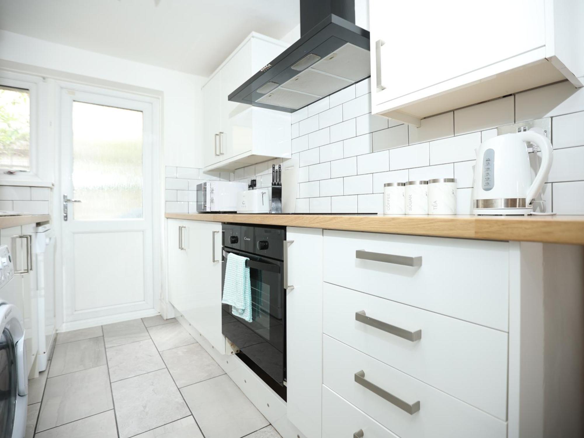 Kerry Croy - Lovely House, Fantastic Location With Free Parking, Perfect For Contractors And Workers *