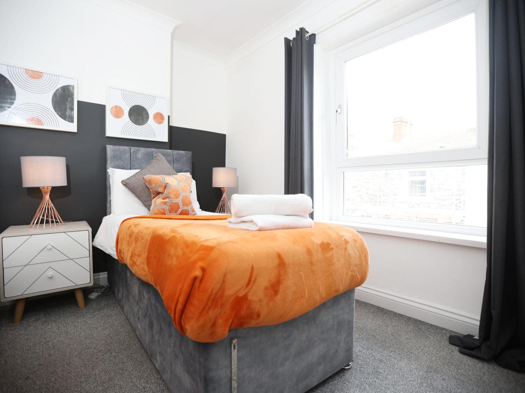 Kerry Croy - Lovely House, Fantastic Location With Free Parking, Perfect For Contractors And Workers Apartment