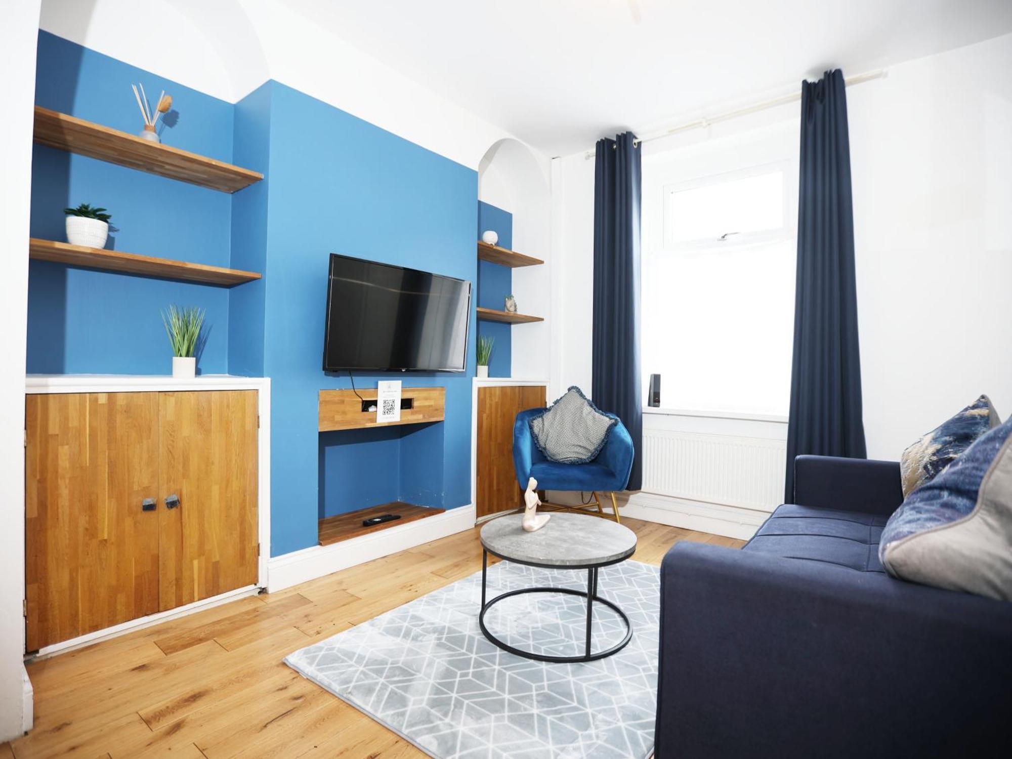 Kerry Croy - Lovely House, Fantastic Location With Free Parking, Perfect For Contractors And Workers Cardiff