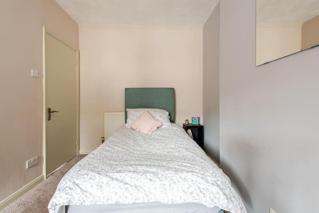 Holiday home Ninian Park Road *