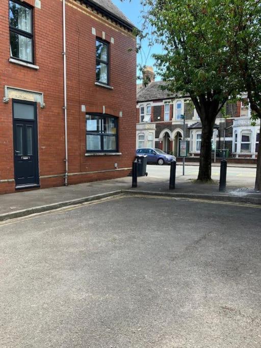 Ninian Park Road *