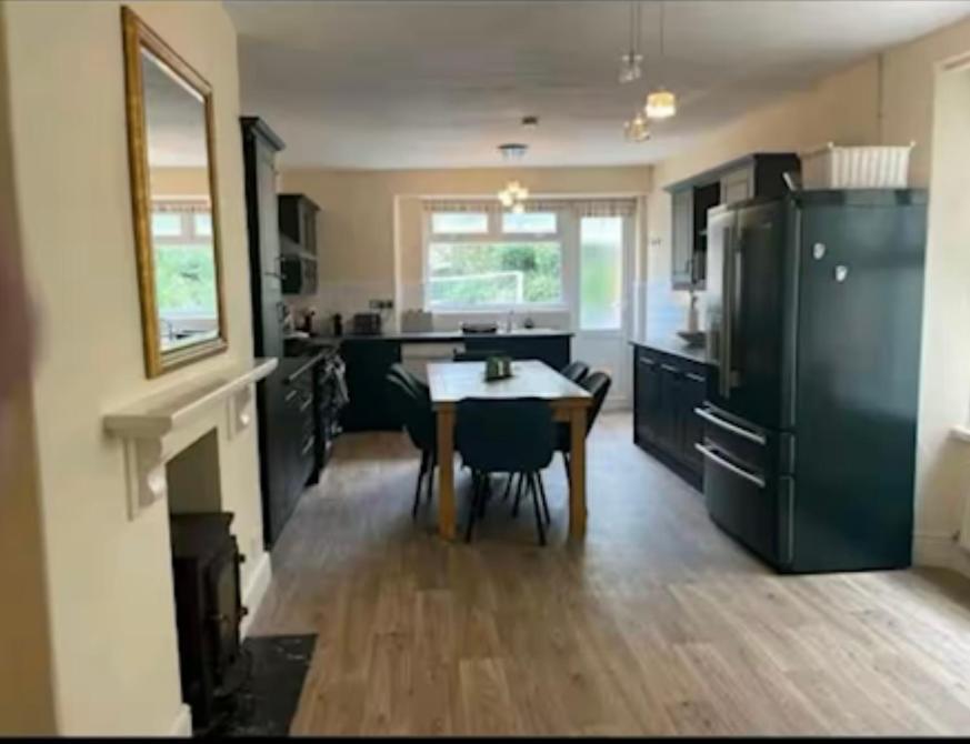 Villa The Regal Cardiff