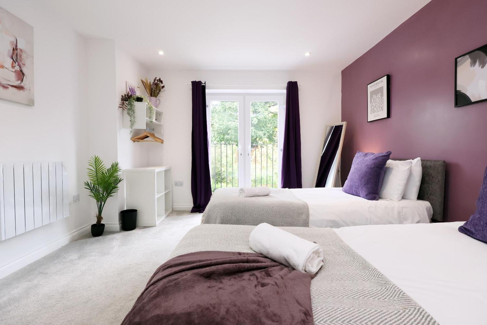 Large 2 Bed With Balcony And Private Parking Holiday home Cardiff
