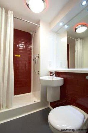Travelodge Atlantic Wharf 3*