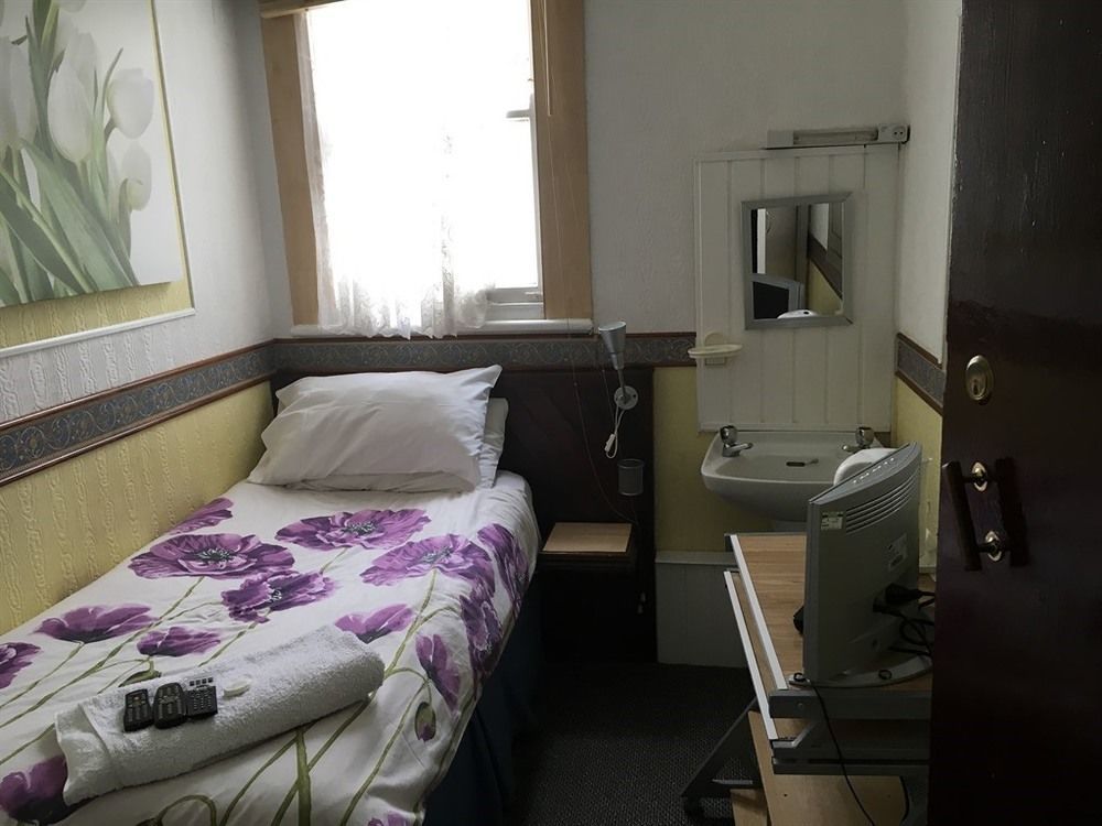 144 Cathedral Road 2* Cardiff