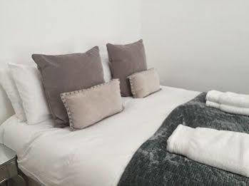 Hotel Cathedral 73 Cardiff
