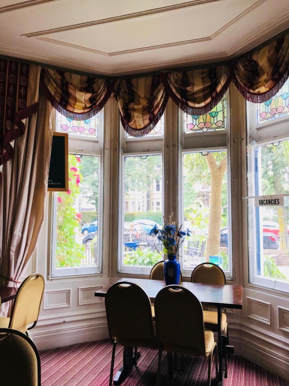 144 Cathedral Road Guest house Cardiff
