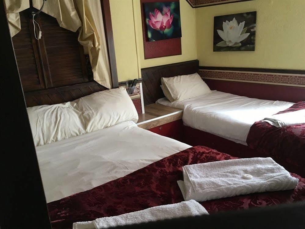 144 Cathedral Road Guest house 2*
