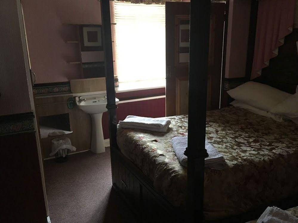 144 Cathedral Road Guest house