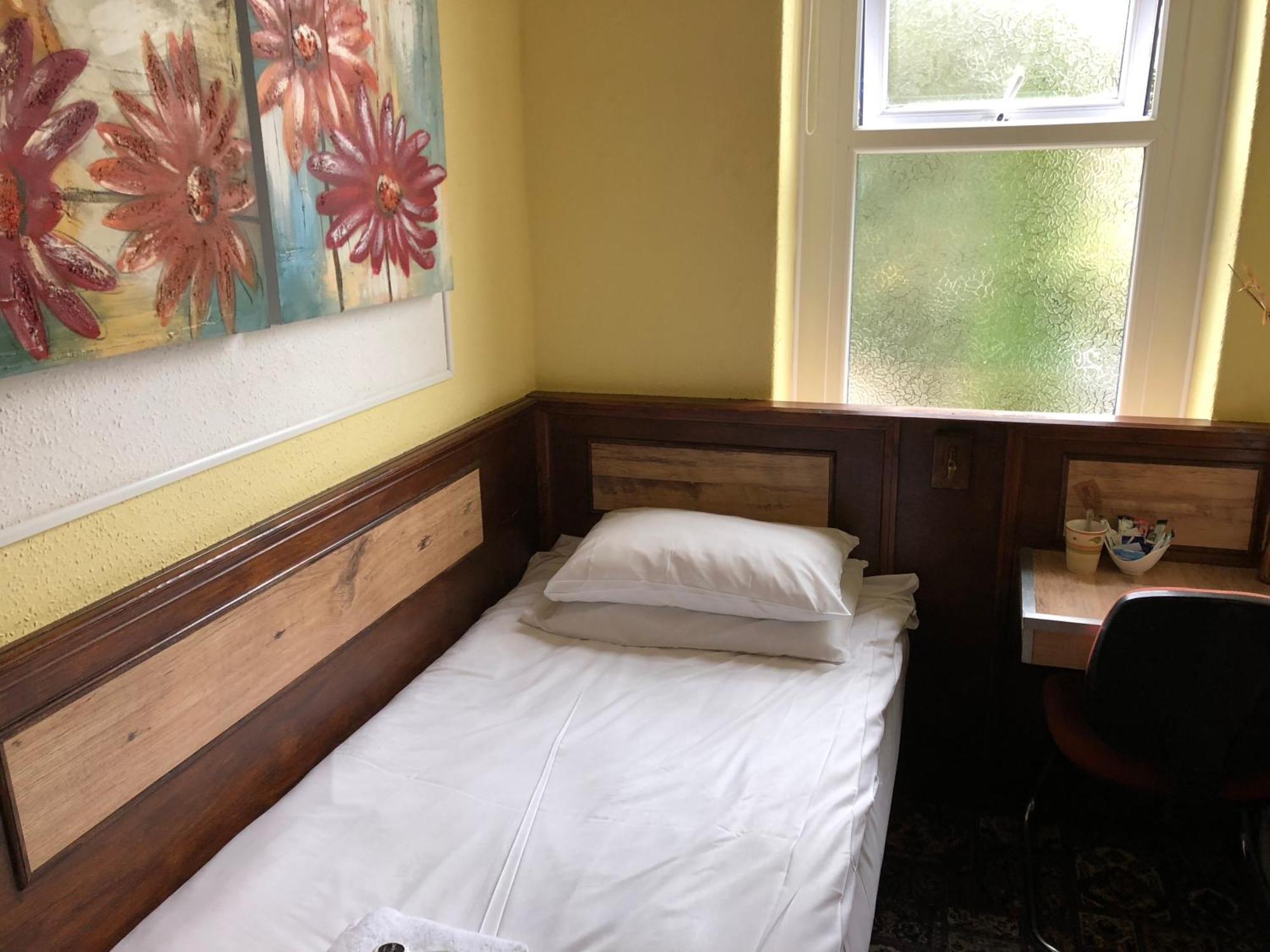 144 Cathedral Road 2* Cardiff