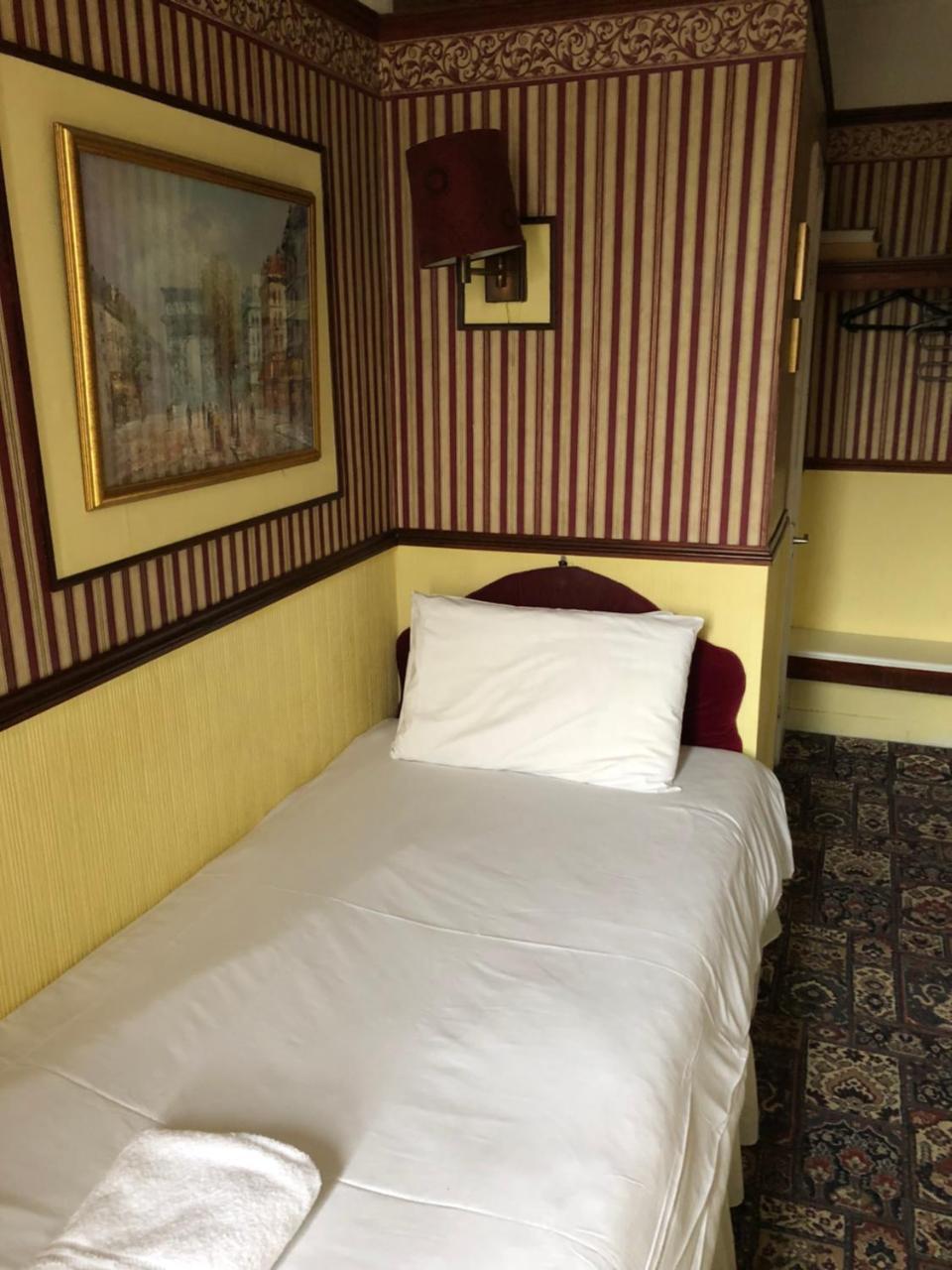 144 Cathedral Road Guest house Cardiff