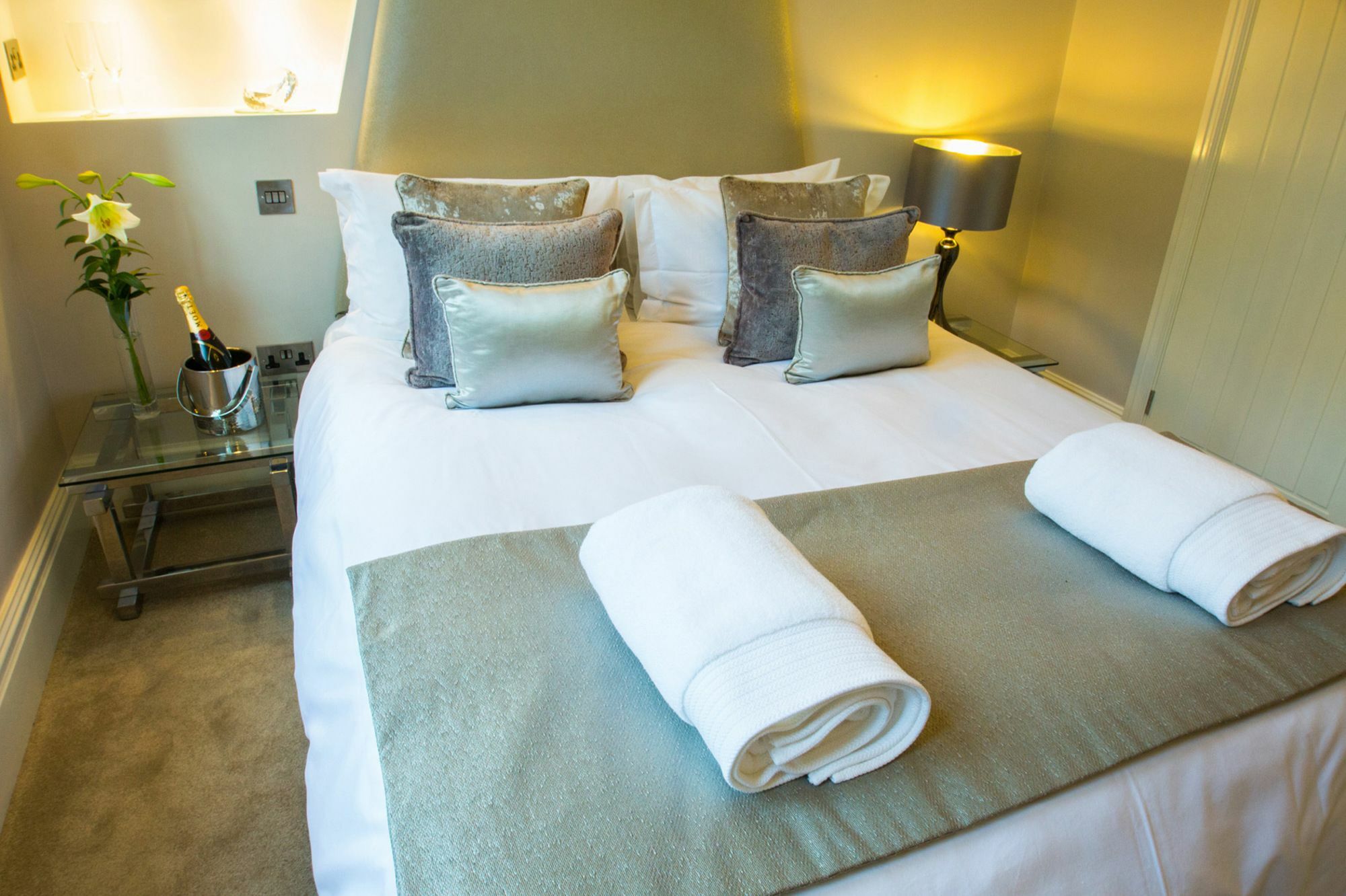 Hotel Cathedral 73 Cardiff