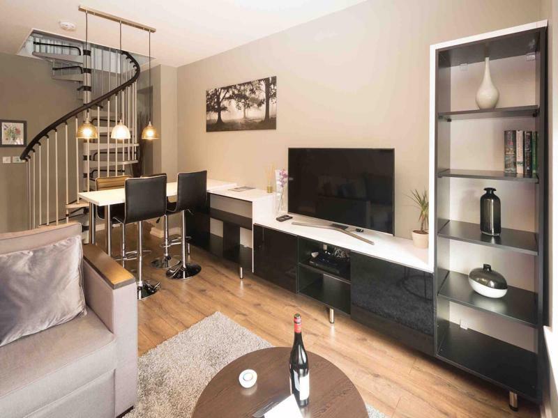 Aaron Wise Apartment *