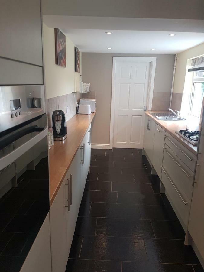 Tynant House- Modern 3 Bed House- Centre And Free Parking