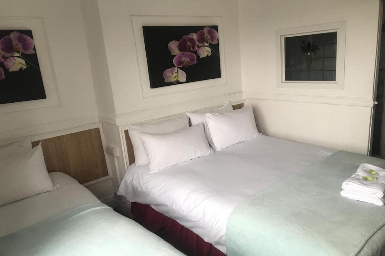 Oyo Maggie Jones Hotel