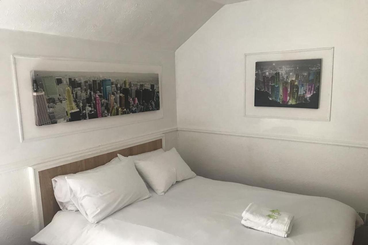 Oyo Maggie Jones Hotel 2*